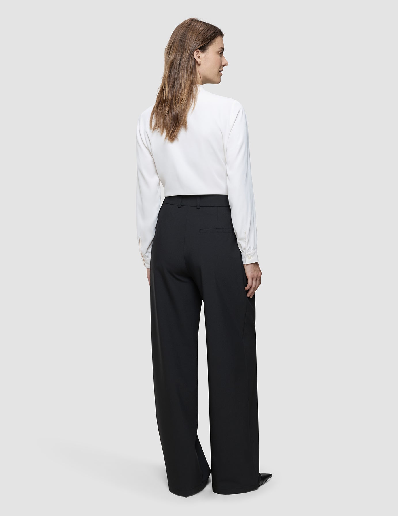 Avira Suit Wide Black