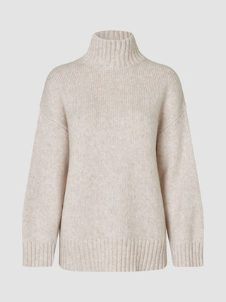 Beige damtröja i tjock, mjuk ull med hög hals, modell Sugar Melange, i merinoull med ribbad kant.