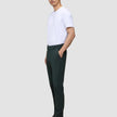 En man i en vit t-shirt och Ease Pants Regular Northern Pine står i profil och förkroppsligar den rena skandinaviska designen.