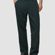 En person bär byxorna Northern Pine Ease Pants Relaxed Fit tillsammans med bruna loafers i en bekväm, skandinaviskt inspirerad design.