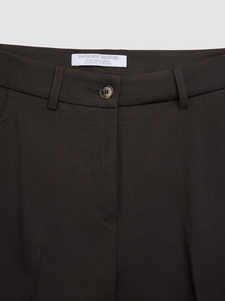 Dambyxor av modellen ”Ease” med avsmalnande ben i färgen ”Mocha Melange”, med 360°-stretch och en märkesetikett från Shaping New Tomorrow.