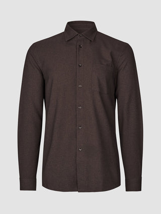 Effortless Shirt Dark Brown: en vattenavvisande, långärmad övertröja med bröstficka.