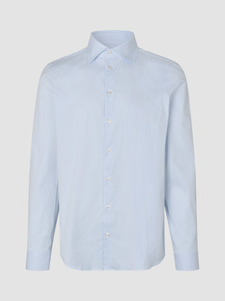 Elevated Shirt Regular Classic Blue Striped – långärmad skjorta med ett ljusblått och vitt vertikalt randmönster.
