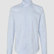 Elevated Shirt Slim Classic Blue Striped, en långärmad skjorta med knappar i smal passform med ljusblå och vita vertikala ränder.