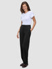 En kvinna klädd i en vit t-shirt, Women GO2 Pants Straight Black och loafers.
