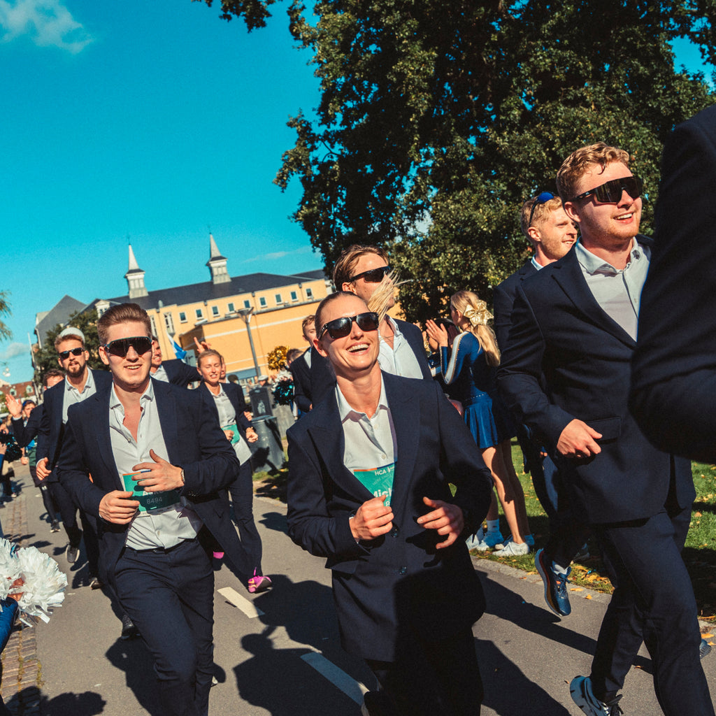 Kostymer, löparskor och team spirit: 31 Shapers, 21 km