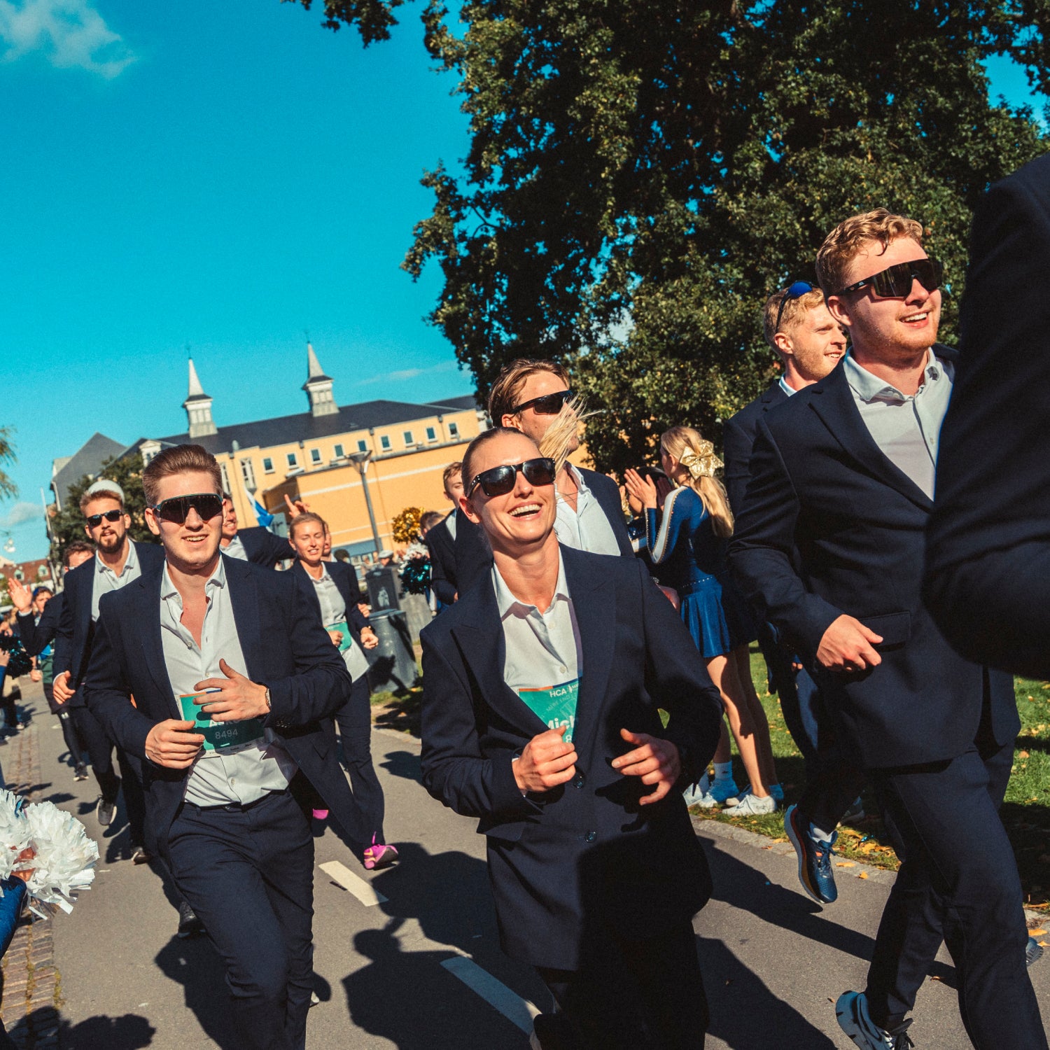 Kostymer, löparskor och team spirit: 31 Shapers, 21 km