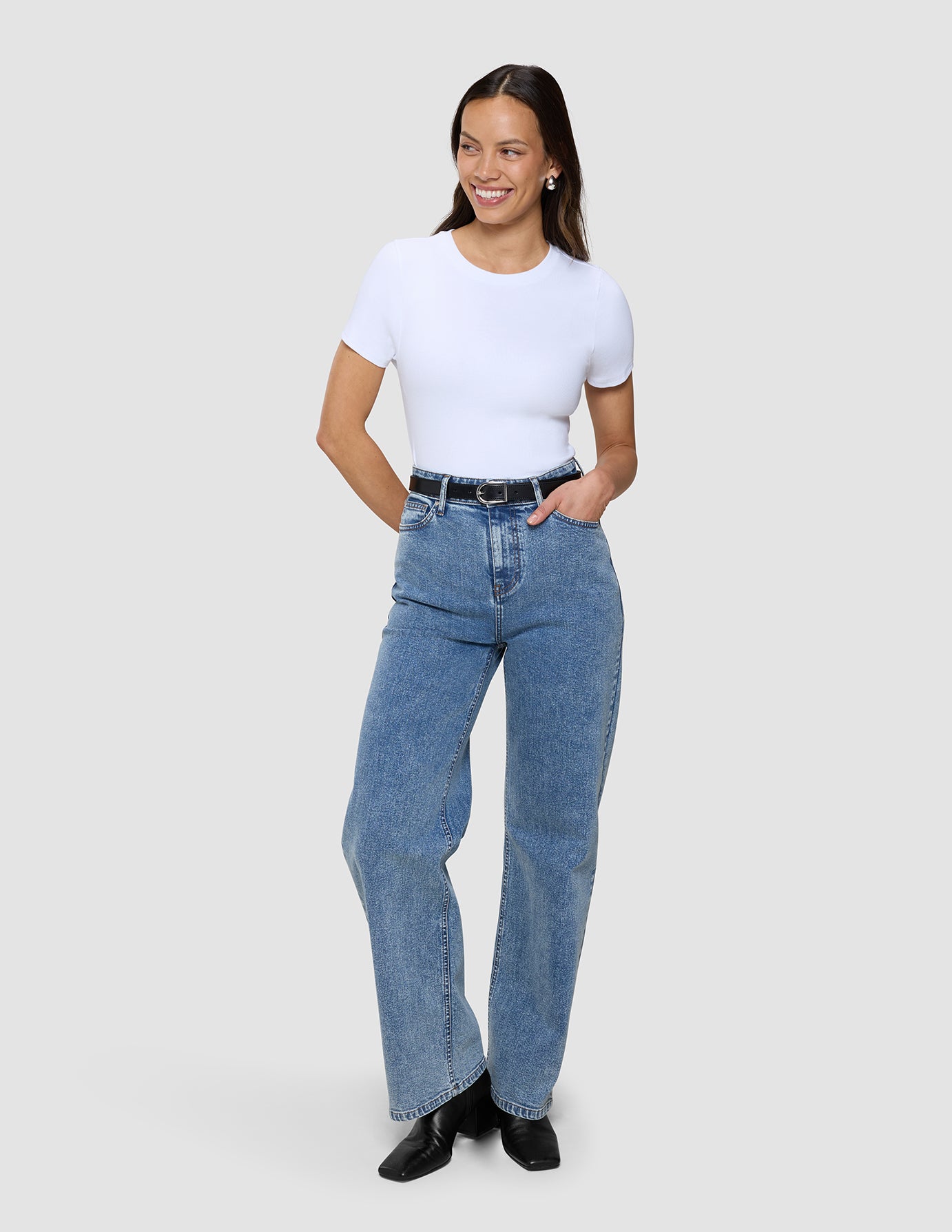 Women's Classic Jeans Relaxed Fit Snow Blue Wash