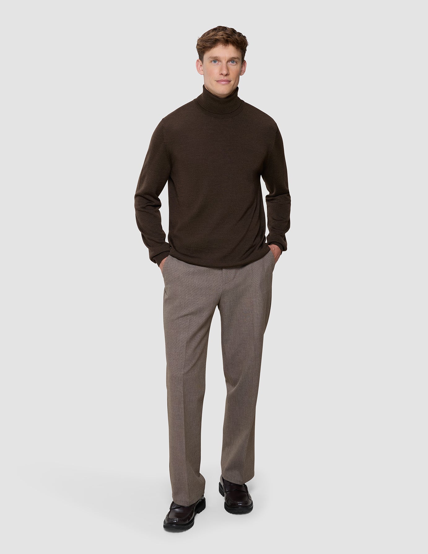 Seamless Premium Merino Knit Turtleneck Saddle Brown