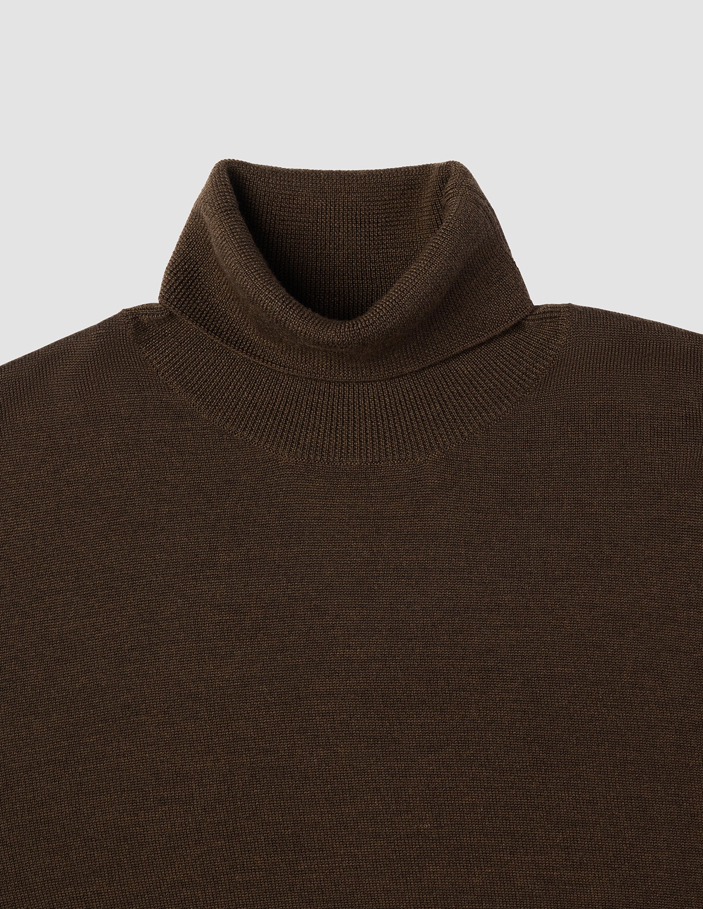 Seamless Premium Merino Knit Turtleneck Saddle Brown