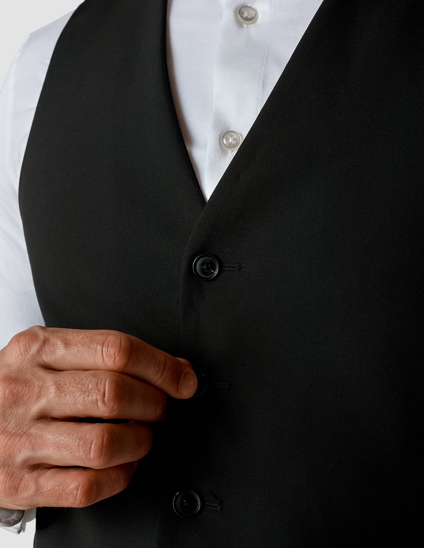 Essential Vest Black