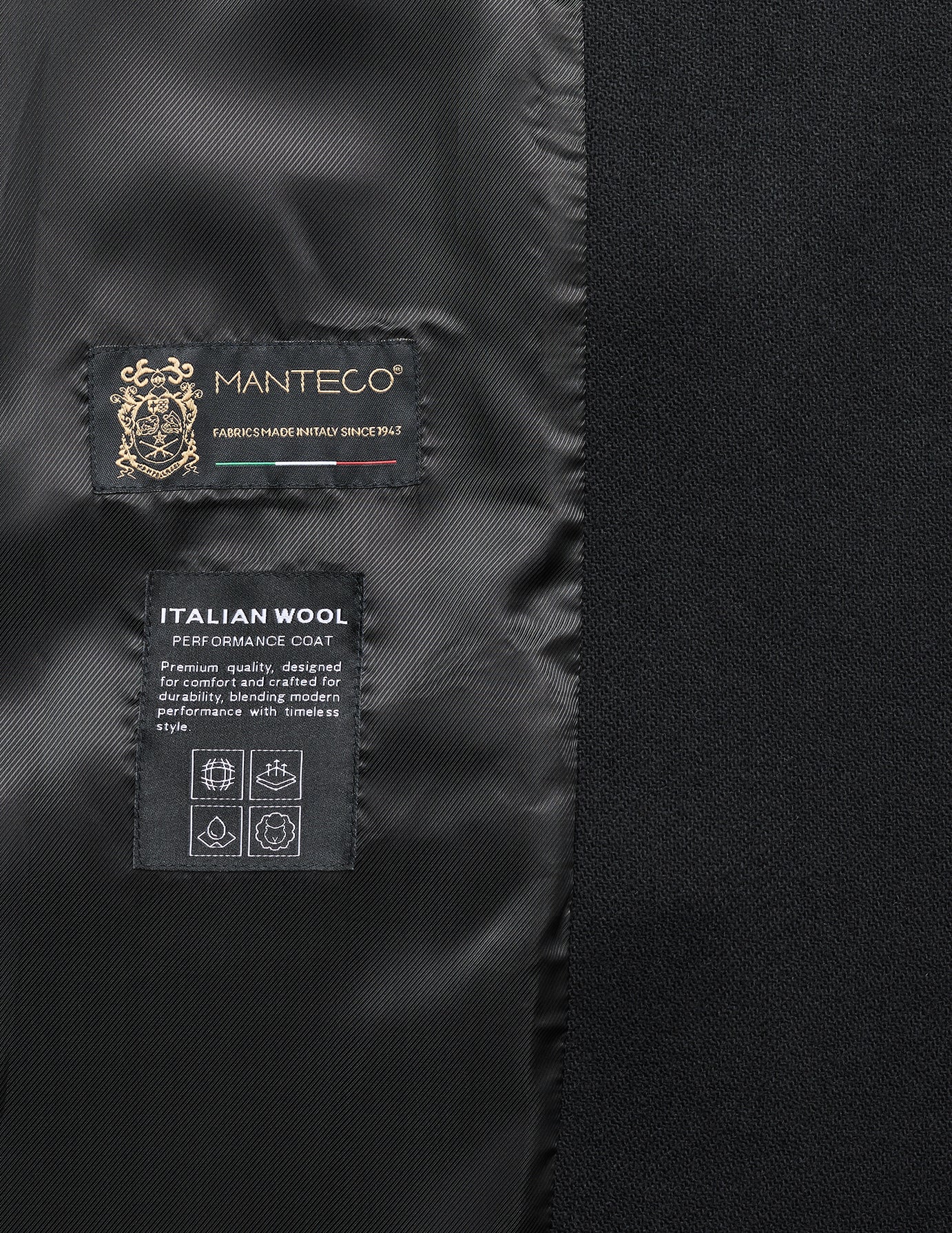 Inneretikett på en svart damrock i ull med Manteco-logotypen och fyra funktionssymboler.