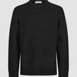 Chunky Soft Wool Knit Crewneck Black, en grovstickad tröja med ribbad rund hals, muddar och nederkant i klassisk stil.