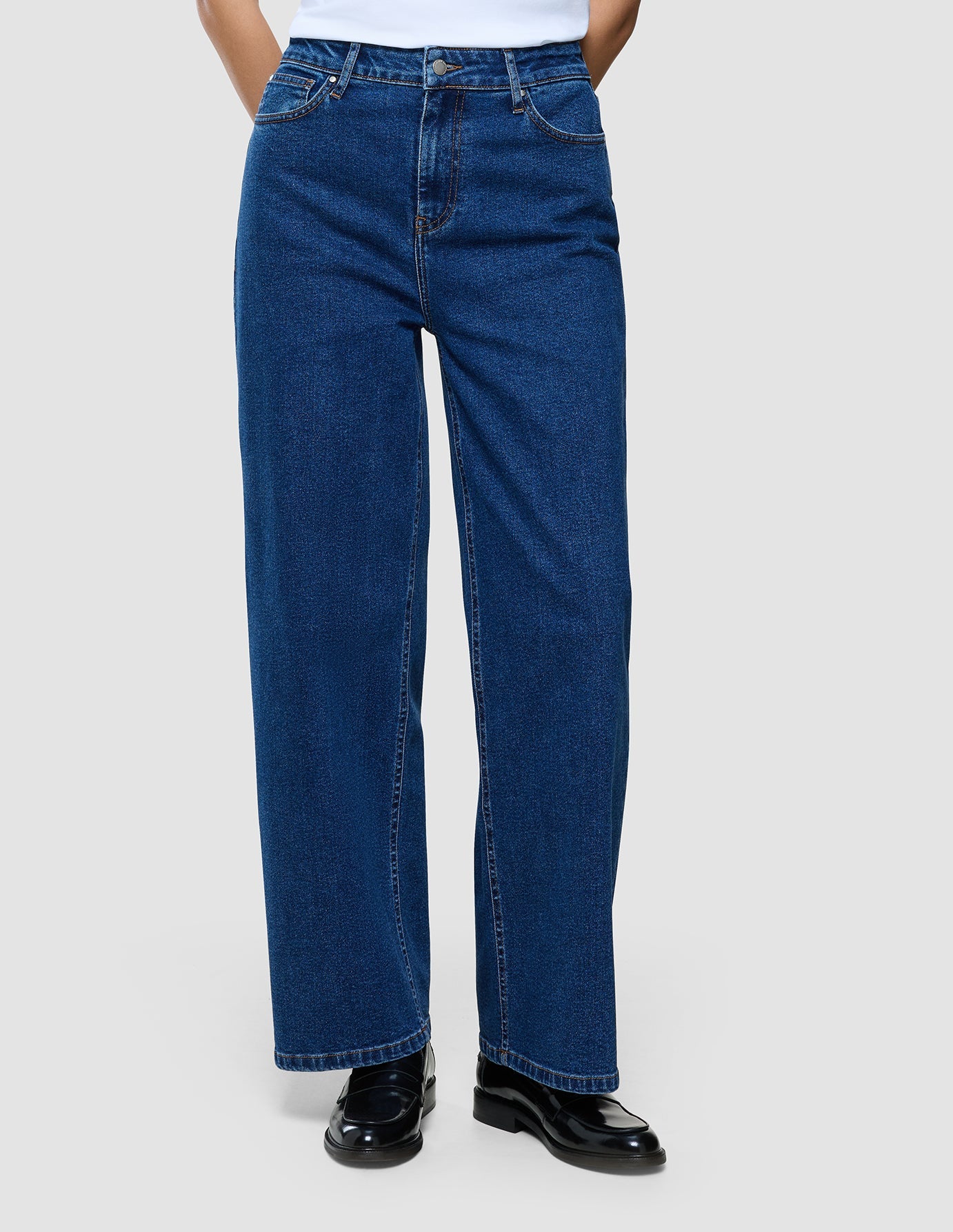 Women's Classic Jeans Relaxed Medium Blue