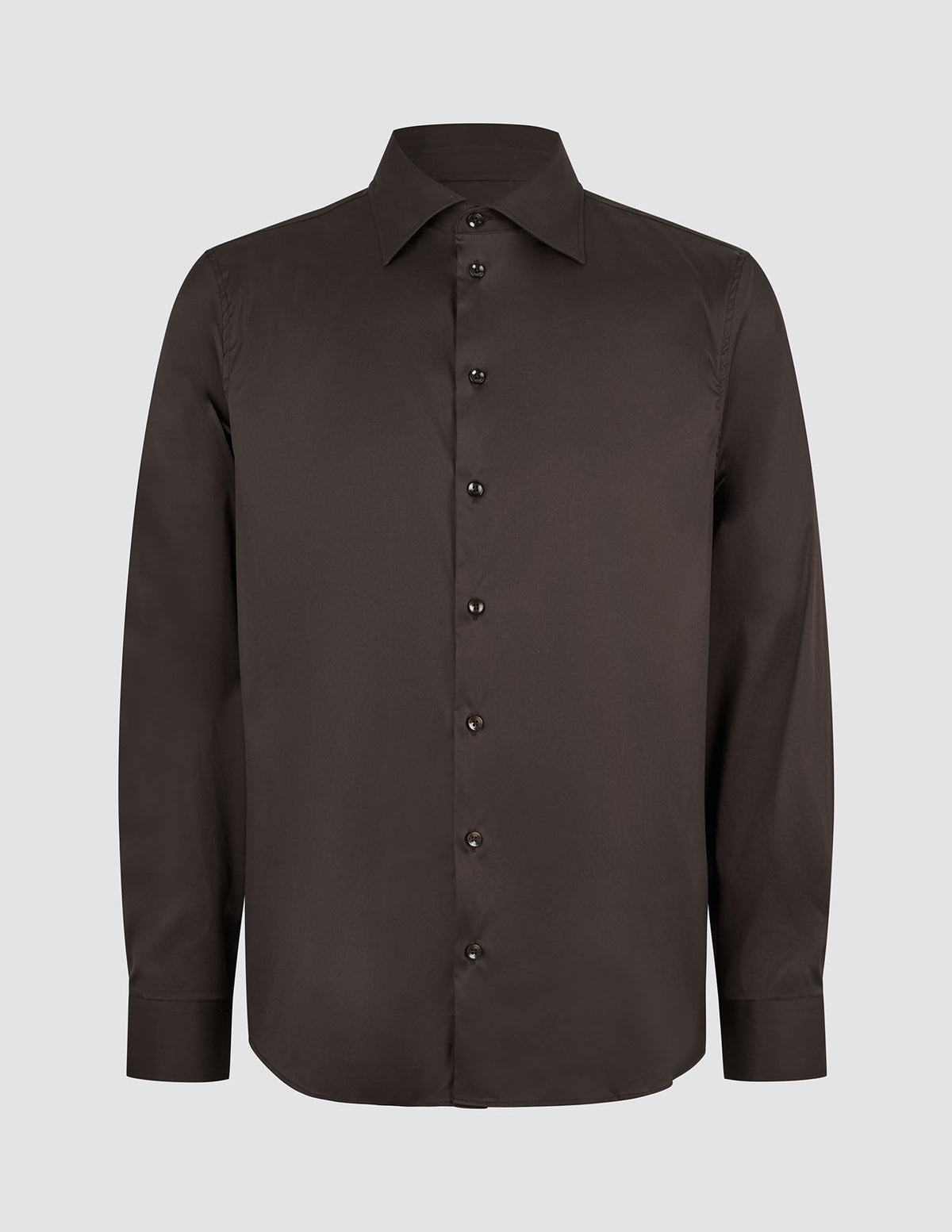 Elevated Shirt Regular – Mörkbrun långärmad skjorta med knappar och krage.