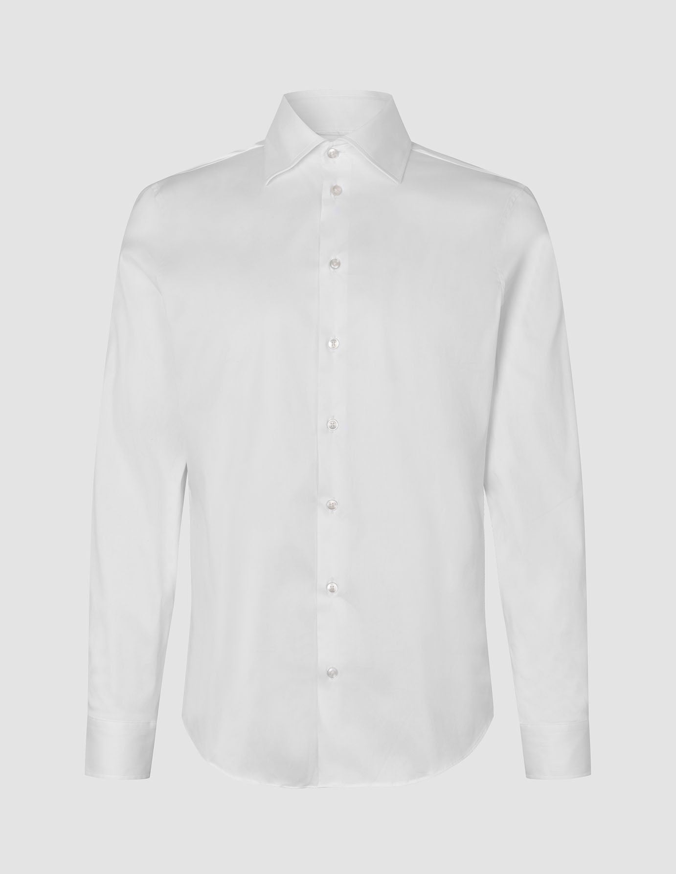 Elevated Shirt White Slim: en elegant vit långärmad skjorta i Pima-bomull med knäppning framtill och spetsig krage.