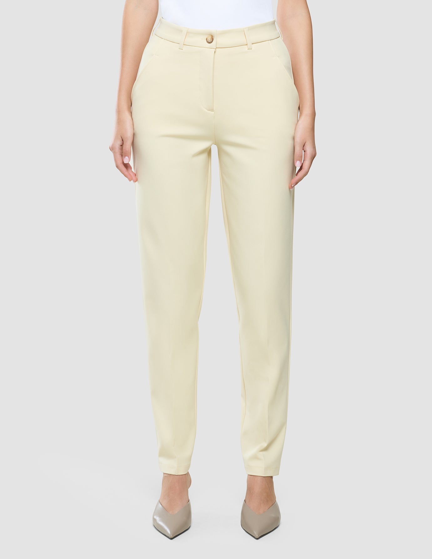 Women Essential Pants Tapered Misty Yellow