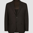 Motion Blazer Regular Cognac: en mörkbrun blazer med två knappar och skårad krage, tillverkad i 360°-stretchtyg.
