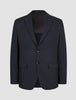 Motion Blazer Slim Midnight Blue: en mörkblå kavaj med två knappar, skårad krage, fickor med lock och 360°-stretch.