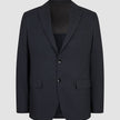 Motion Blazer Slim Midnight Blue: en mörkblå kavaj med två knappar, skårad krage, fickor med lock och 360°-stretch.
