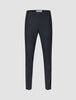 Motion Suit-byxor, Slim, Midnight Blue: mörkblå byxor i smal passform med 360°-stretch, knäppning och pressveck framtill.