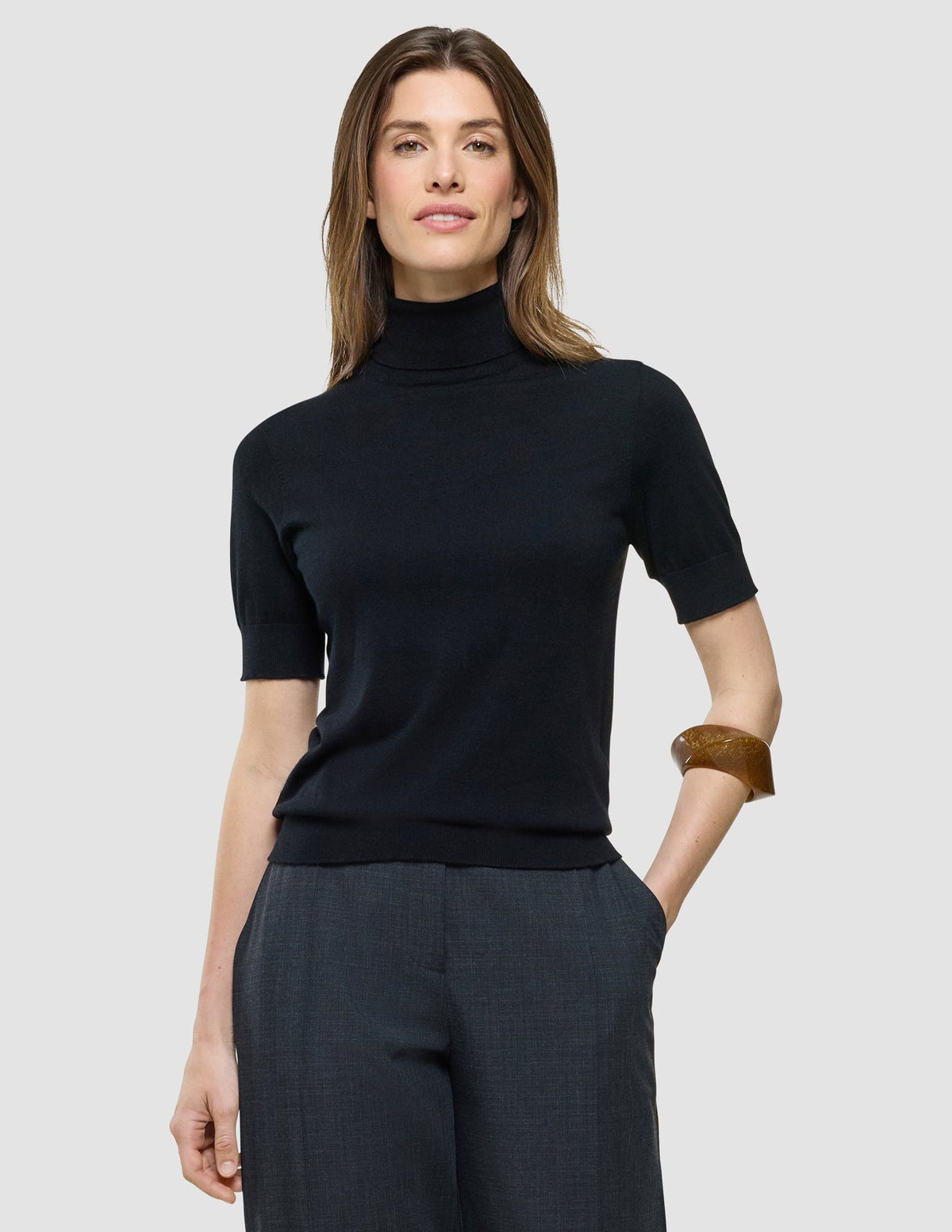 Women Quinn Short Sleeved Turtleneck Black