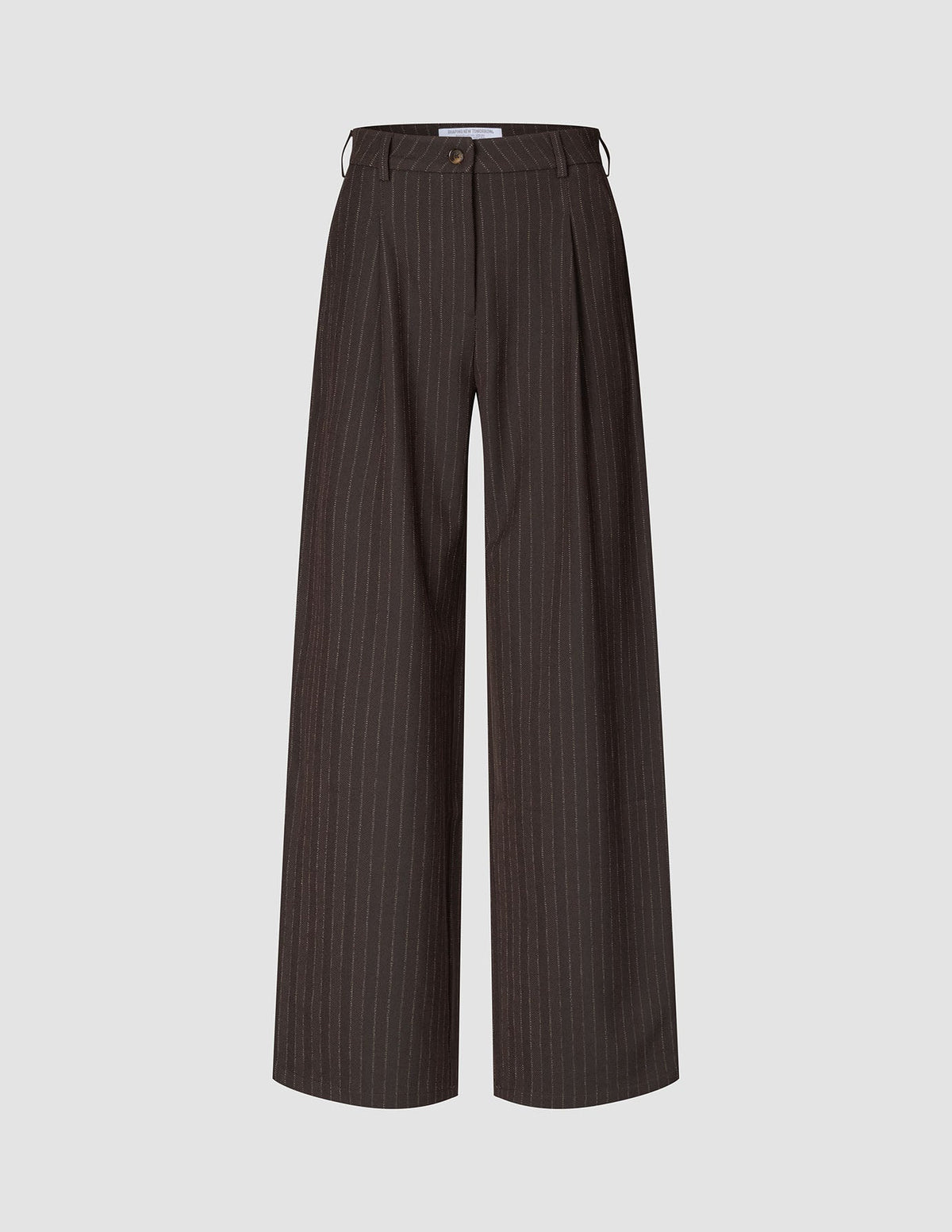 Mörkbruna byxor i modellen Serene Pants Wide Walnut Herringbone med smala ränder, vid passform, knäppning framtill och bälteshällor.