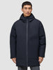 En man klädd i en svart, knälång Utility Jacket Black med huva.
