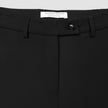 Närbild på det svarta midjebandet och knäppningen på Women GO2 Pants Straight Black.