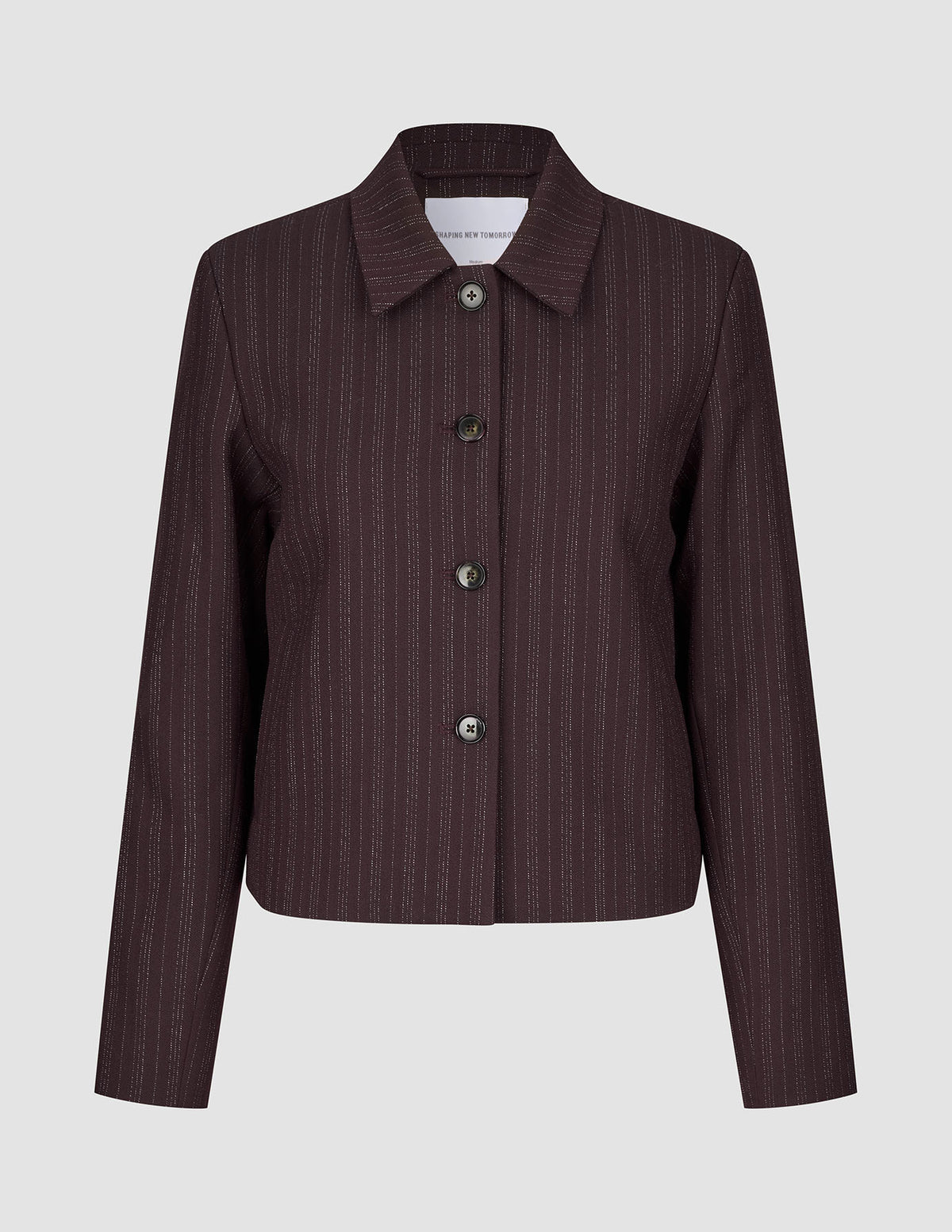 Kort jacka för damer, modell Serene, i färgen Berry Pinstripe, med ulliknande yta, smala ränder och fyra knappar framtill.